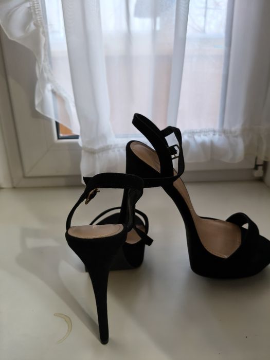 Босоножки женские