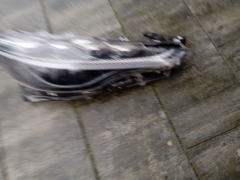 Lampa reflektor prawy przód Toyota Corolla Cross Oryginał Europa