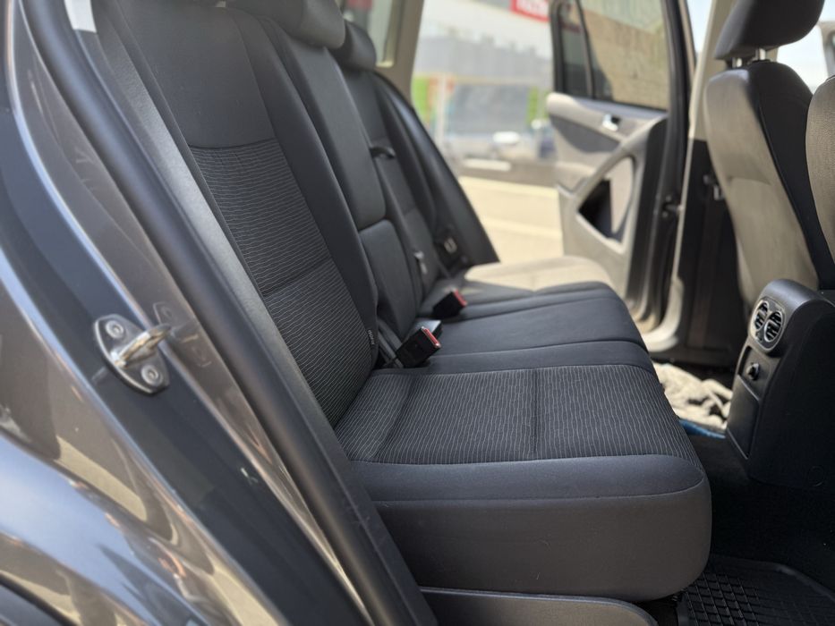 VW Tiguan рестовий (не фарбований)