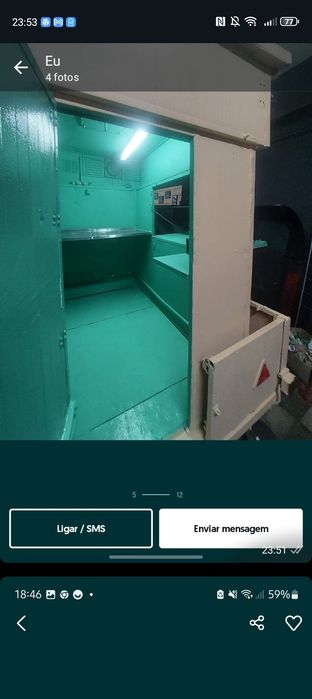 Roulote para comércio ou retalho e oferta de uma mota