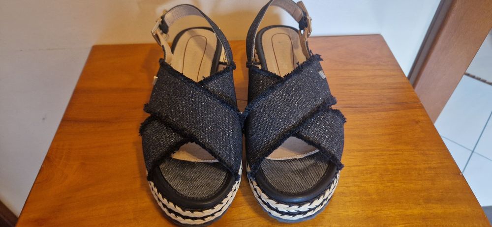 Wrangler sandały czarne rozmiar 37 z srebrnym połyskiem,  espadryle