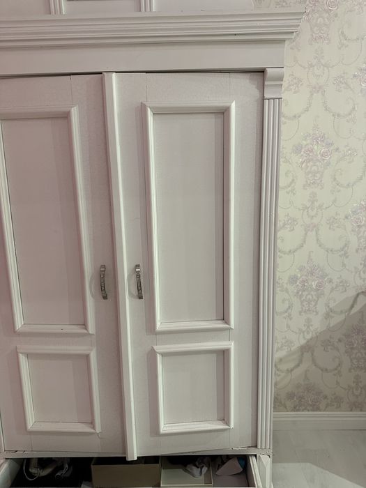 Шафа для дівчинки старовинна