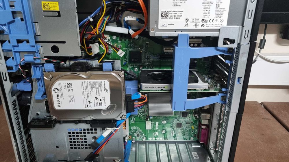 Dell T3500 / Xeon W3530 / 8GB / 320HDD / Quadro 2000