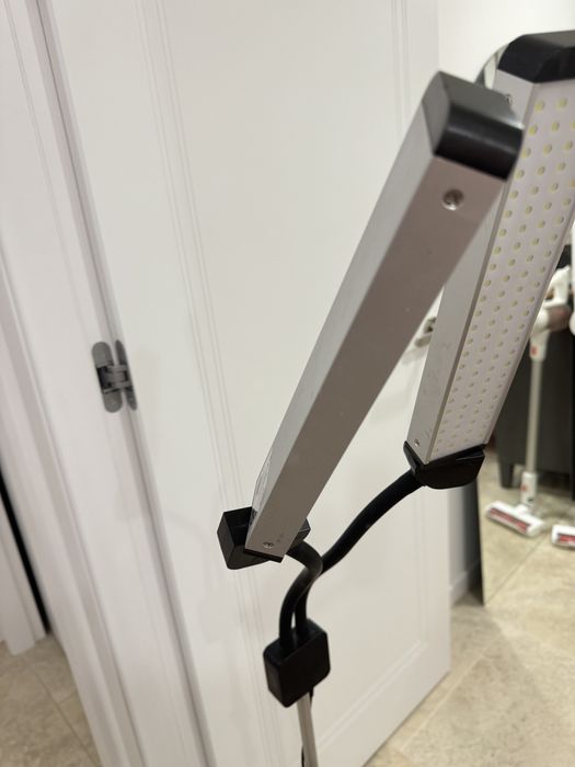 Lampa kosmetyczna np. Do rzes