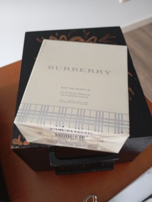 Eu de parfum Burrerry.