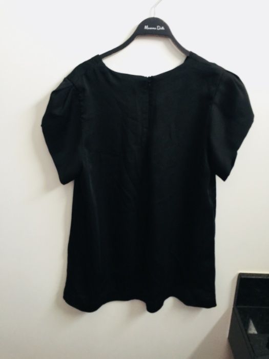 Blusa preta de manga curta