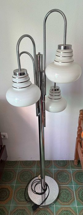 Vendo mesa, cadeiras e candeeiros