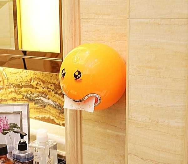 Suporte para papel higiénico criativo com emoções.