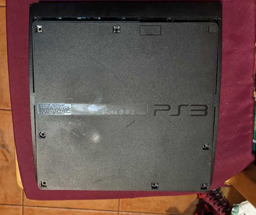Caixa PS3 Slim modelo cech-3004B em bom estado