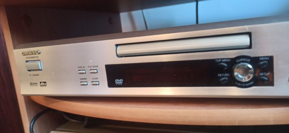 Amplituner i DVD Onkyo TX sr502e