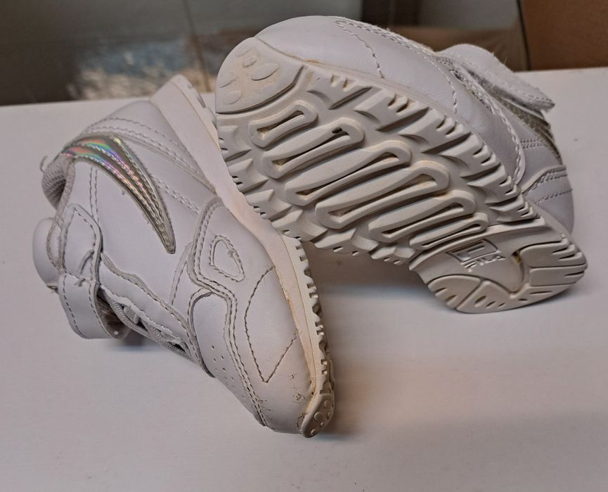 Sapatilhas T.23 - Fila -  em pele Brancas