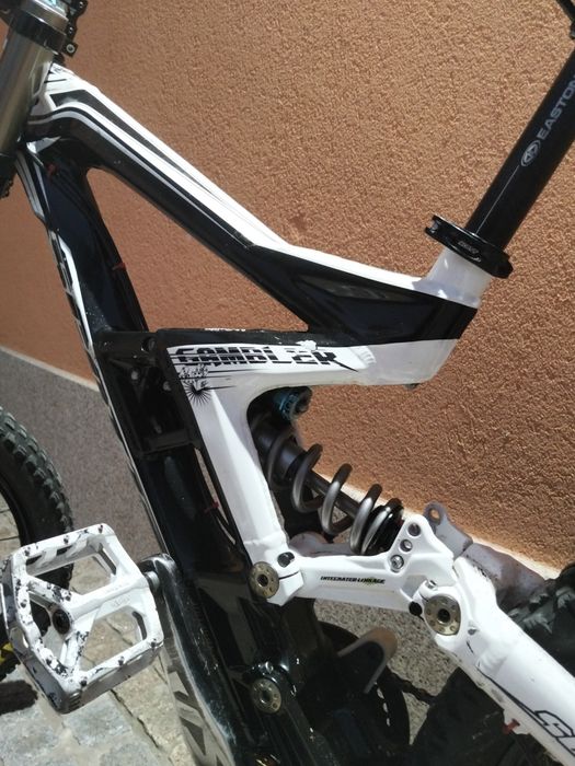 Bicicleta de downhill PROFISSIONAL