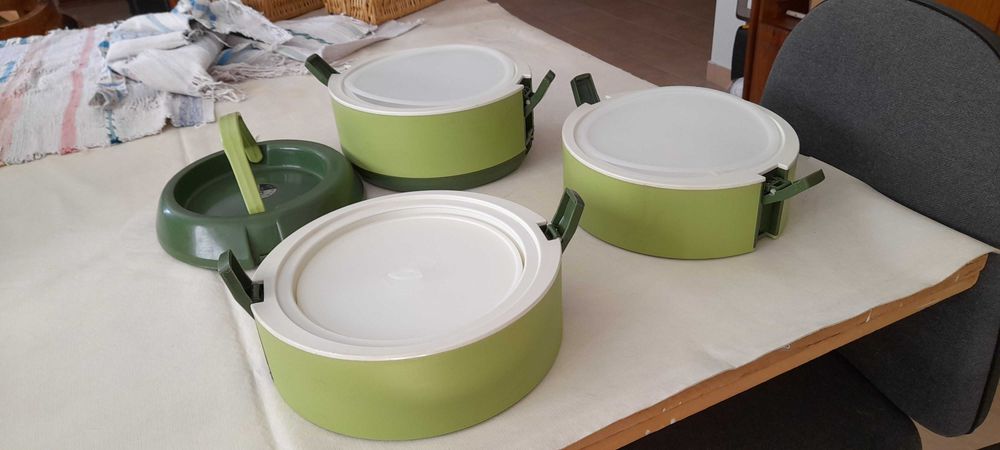 Lancheira com 3 recipientes encastráveis