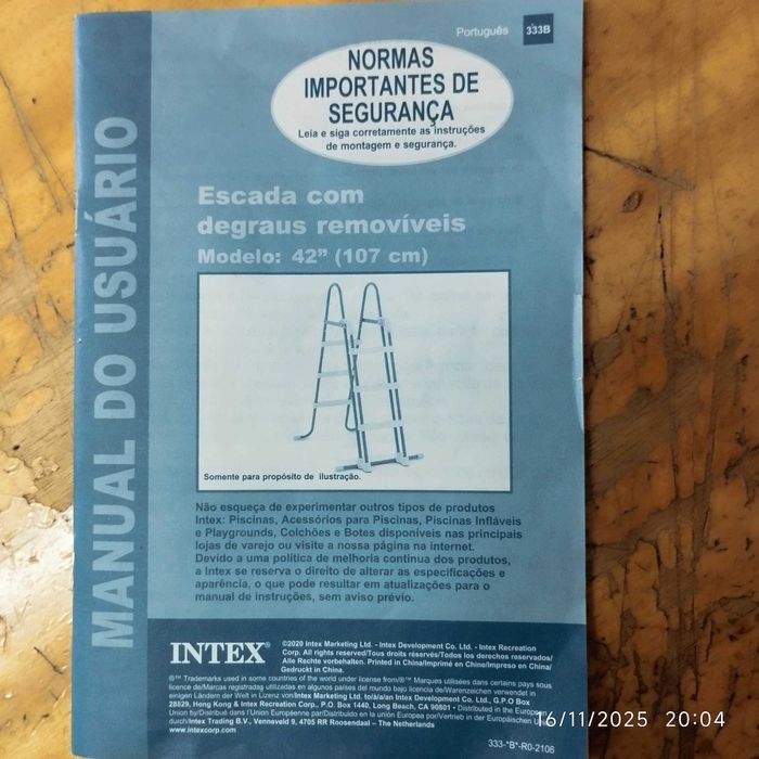 Escada com degraus removíveis Intex modelo: 42 (107 cm).
