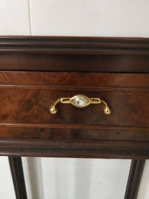 Consola em mogno, com gaveta