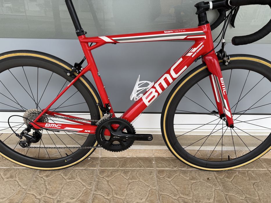 Bicicleta de estrada BMC - rodas em carbono