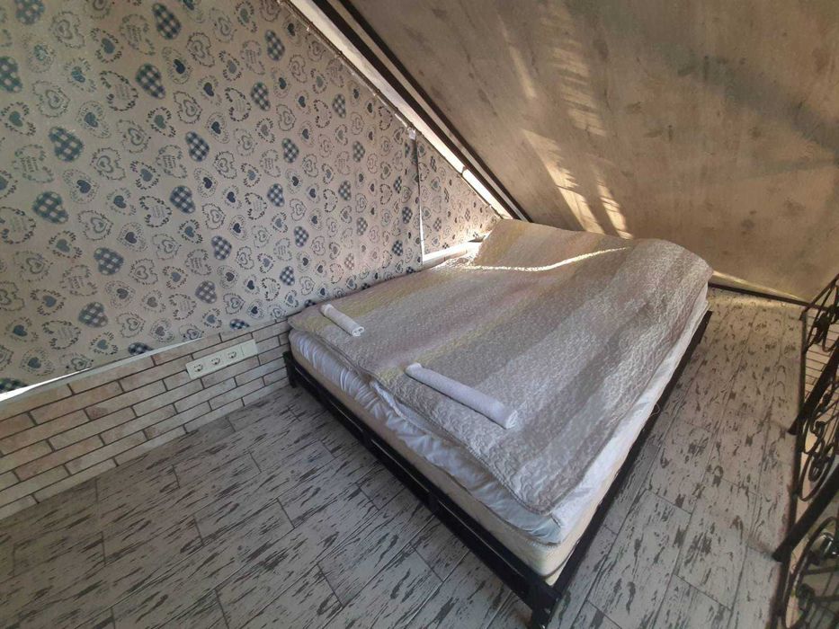 с.Бондарня. Дом 230 кв. Расположен 70 км. от Киева. Генератор.