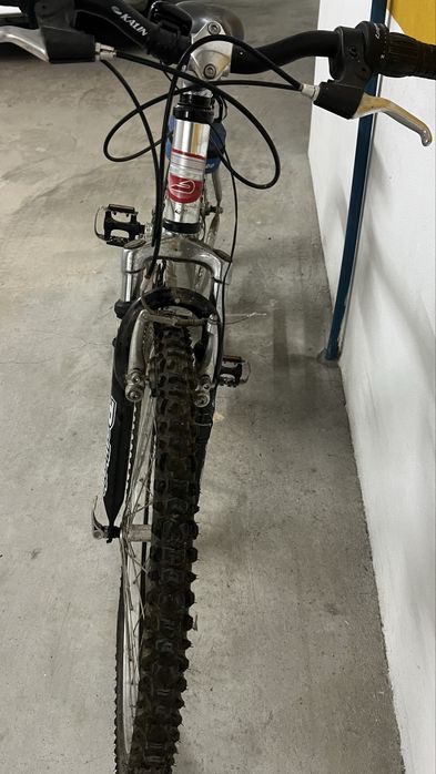 Bicicleta BTT 26” com suspensão