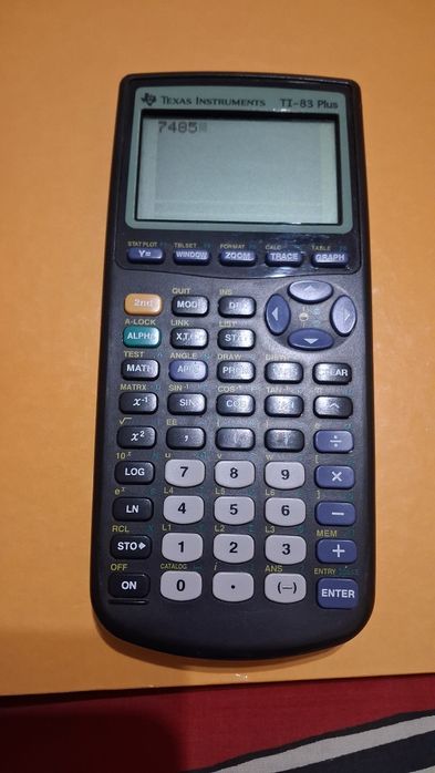 Calculadora Gráfica Texas TI-83 Plus (Completa)