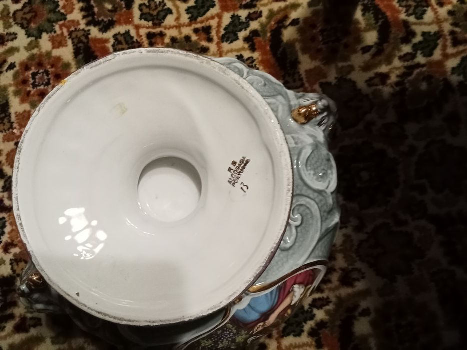 várias terrinas antigas