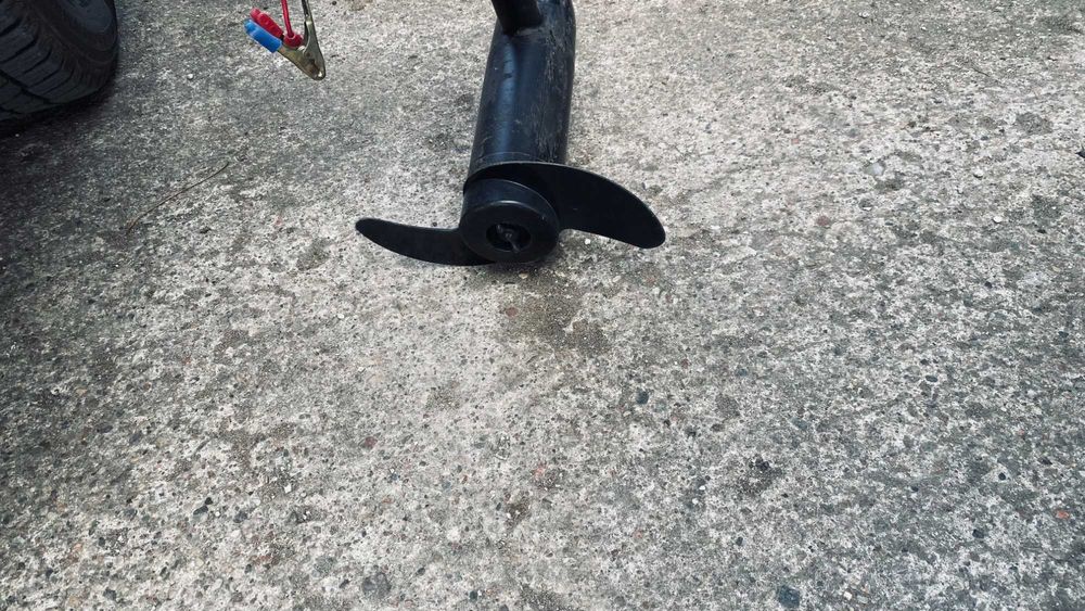 Silnik elektryczny do łodzi ponton uszkodzony