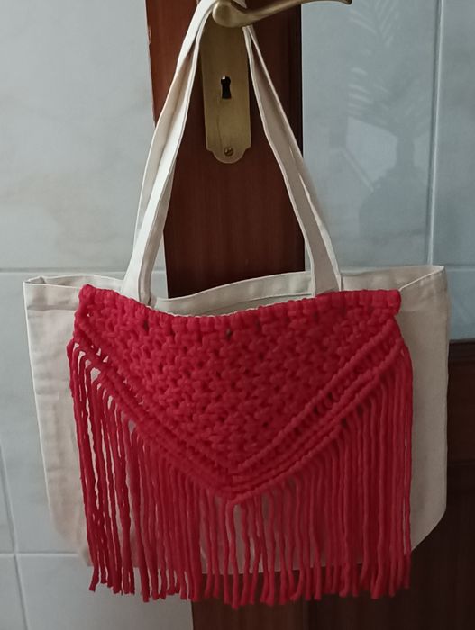 Sacos decorados em macramé