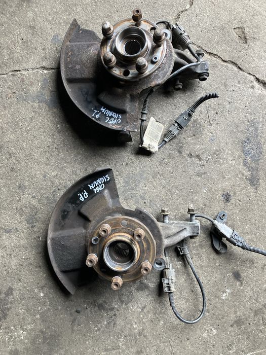 Opel Signum - zwrotnica przód lewa prawa 3.0