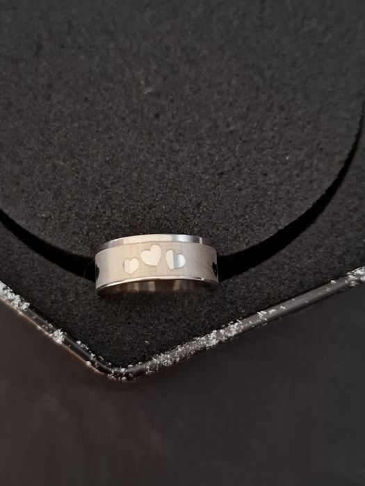 Srebrny pierścionek z serduszkami