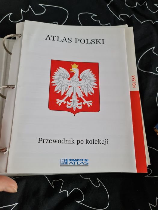 Dwa kompletne skoroszyty z Atlasem Polski oraz mapa europy