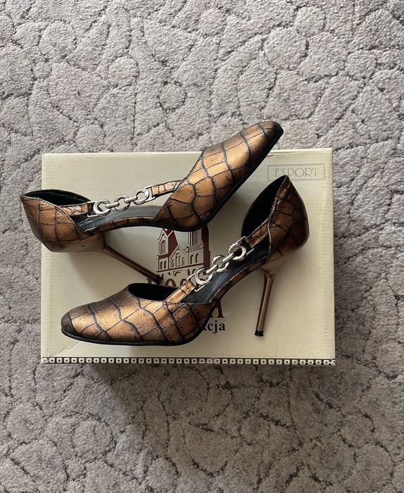 Женские туфли, босоножки.