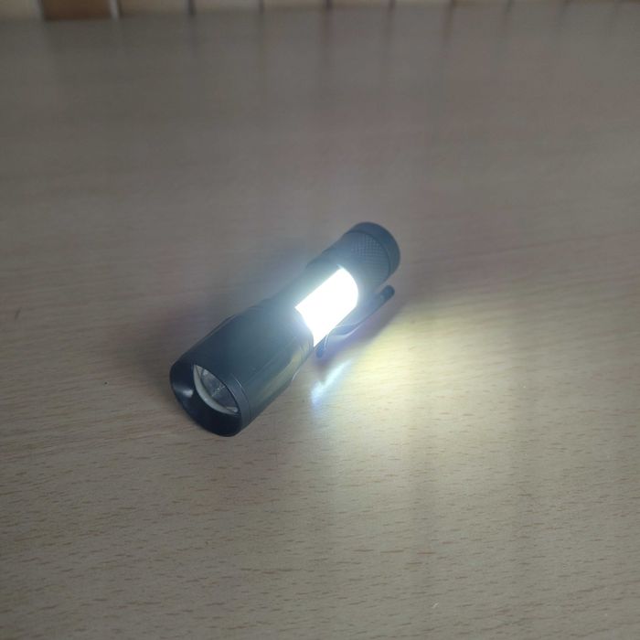 Lanterna Em Caixa Impermeável