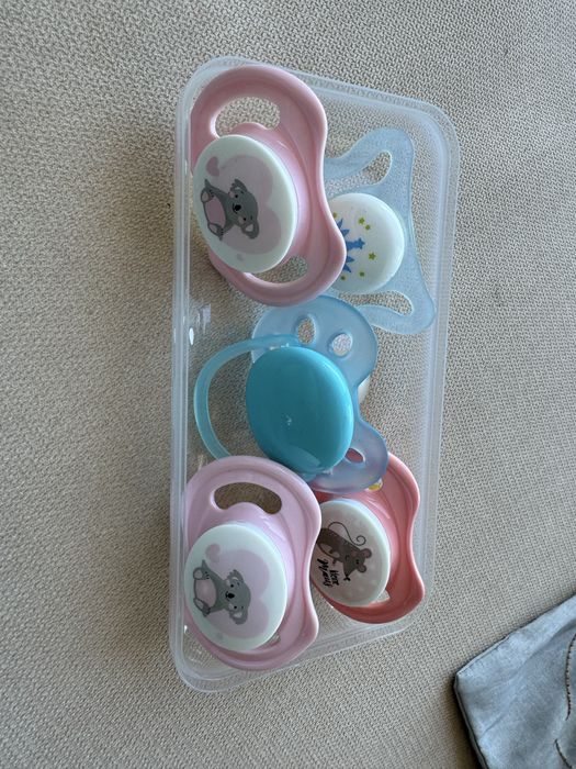 Нові пустушки і бутилочки