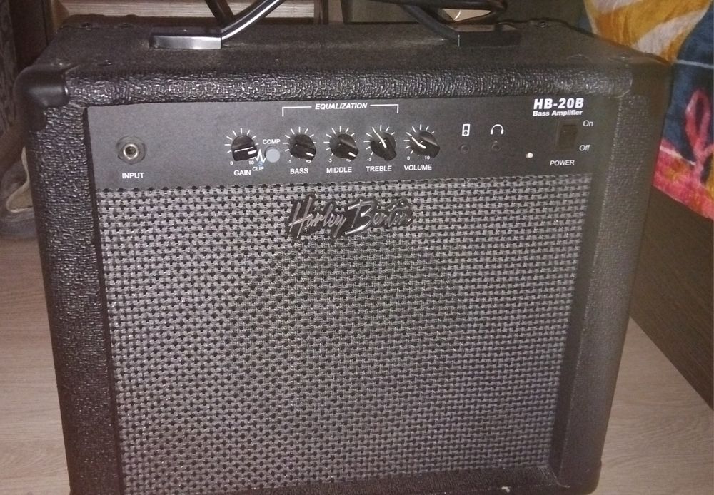 ТЕРМІНОВО продаю електрогитару та/чи комбопідсилювач!!!