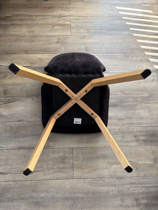 Dwa krzesla skandynawskie nogi buk