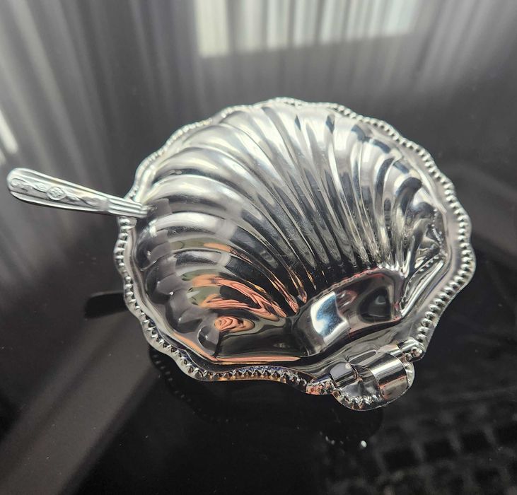 Maselniczka w kształcie muszli