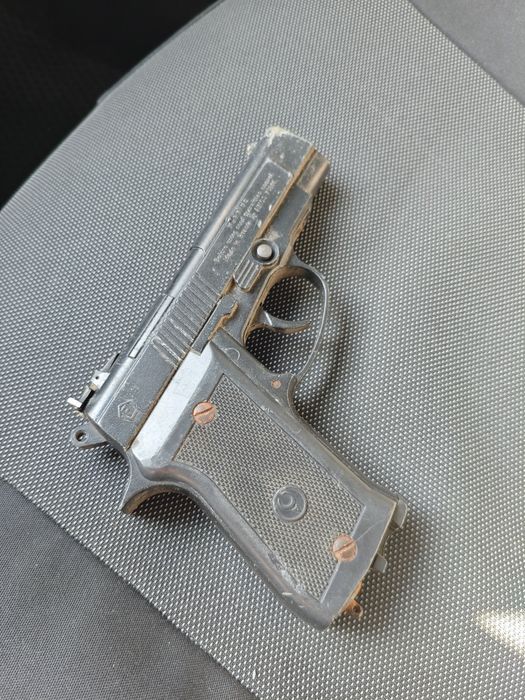 Пневматичний пістолет