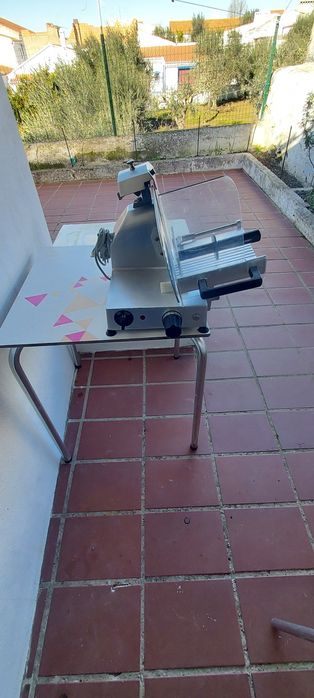 maquina cortar carnes frias ,queijos e fiambrefiambre