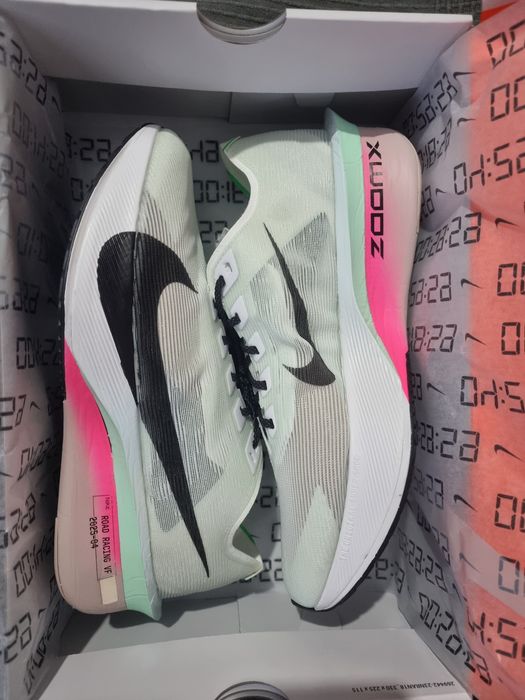 Nike zoomx vaporfly next % 4