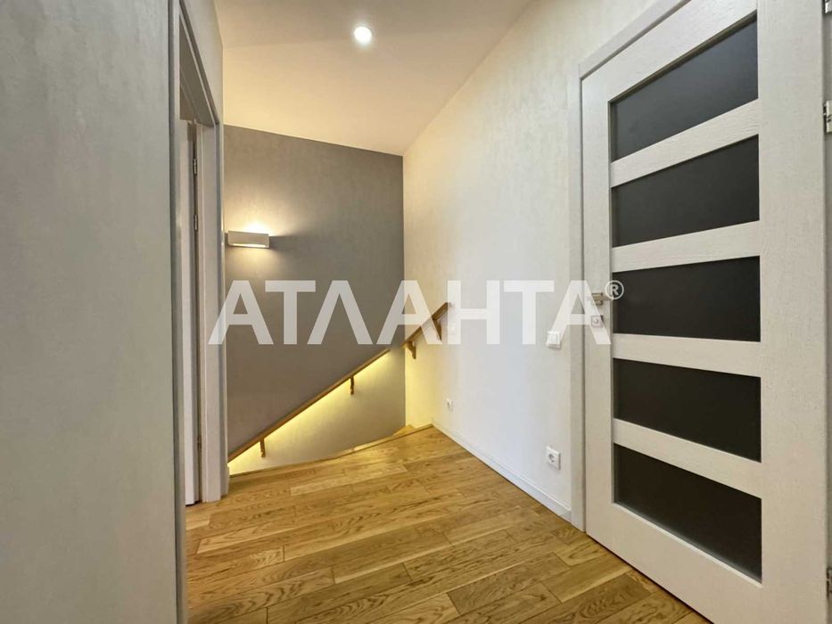 Продається затишна трьохкімнатна квартира-студія в ЖК  Парус.