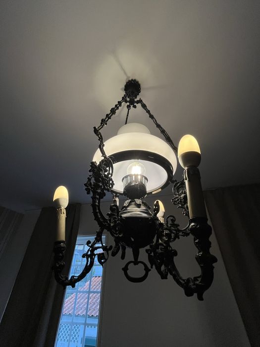 Candelabros/candeeiros de teto vintage em ferro fundido