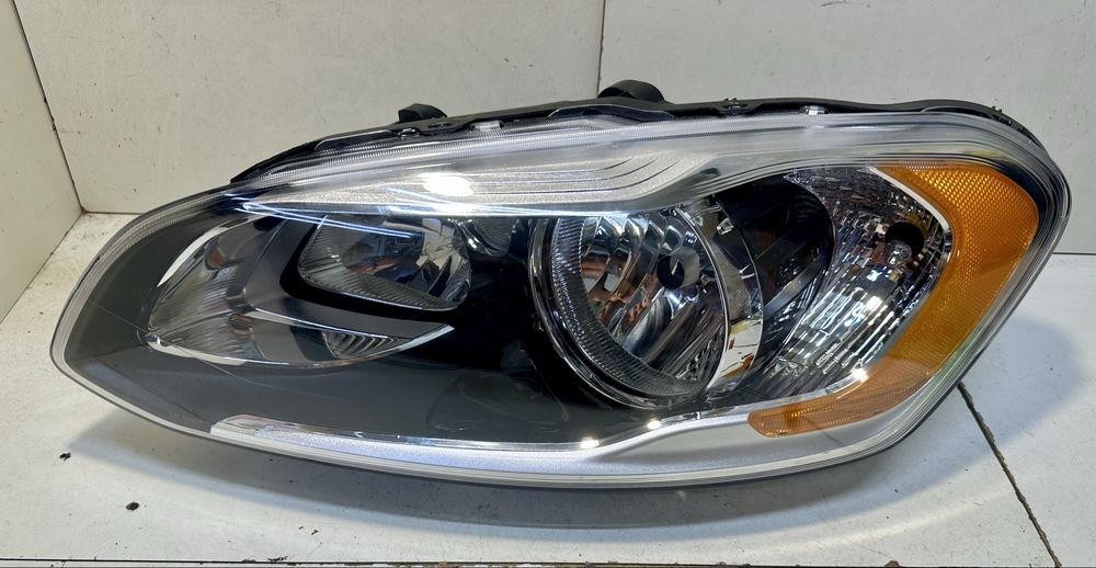 фара левая Volvo XC60 USA 2013 2014 2015 2016  год 31358113