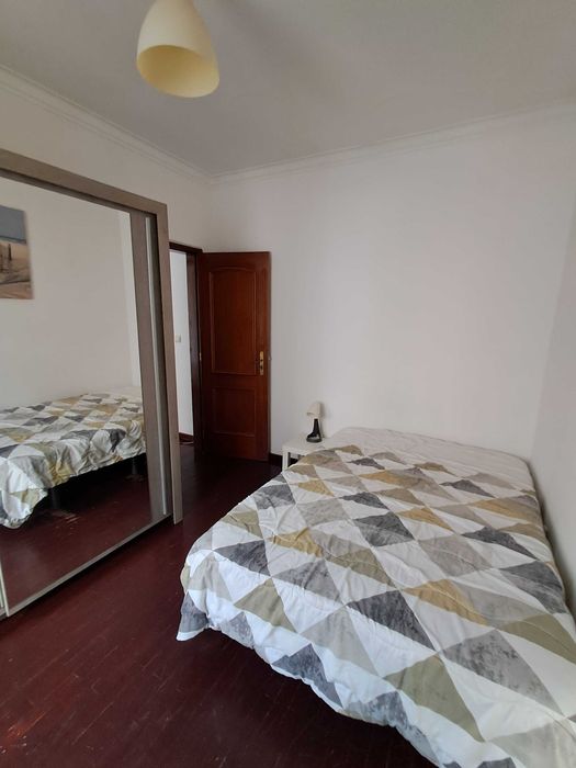 Quartos casal em T3 de charme. Graça. Lisboa.