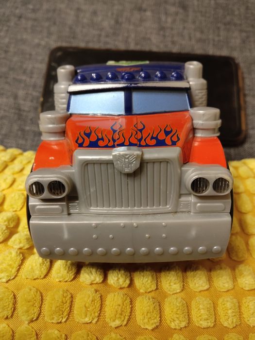 Optimus Prime Hasbro Transformers samochód interaktywny