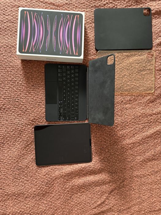 iPad Pro 11 128GB Cellular + Magic Keyboard