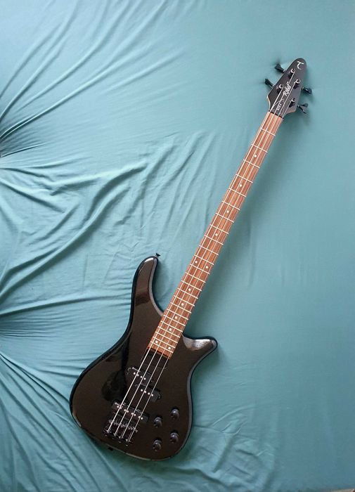 Gitara basowa Rebel 4 czarna