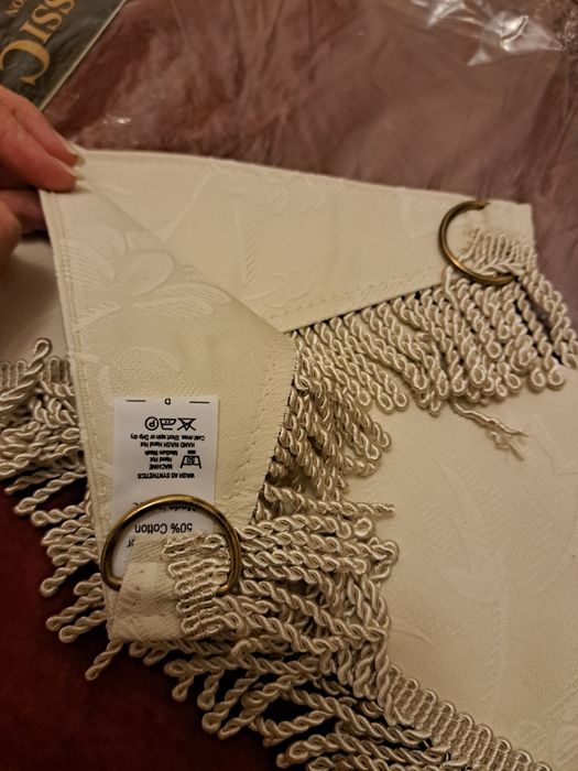 Dwie eleganckie obejmy opaski do zasłon z frędzlami w kolorze ecru
