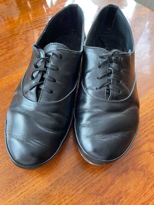 Продам шкіряні туфлі чорні 38 розміру