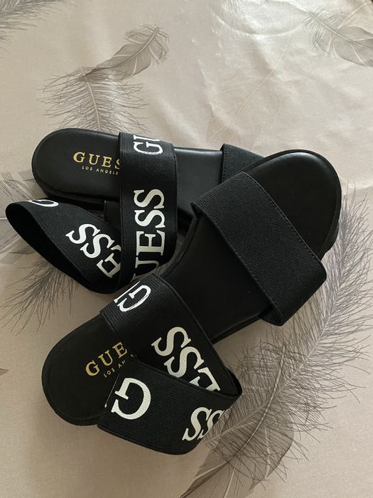 Женские босоножки GUESS