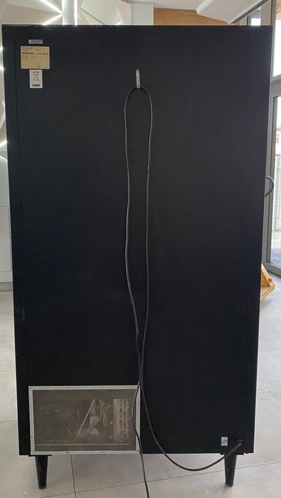 Automat vendingowy talerzykowy na słodycze, kanapki