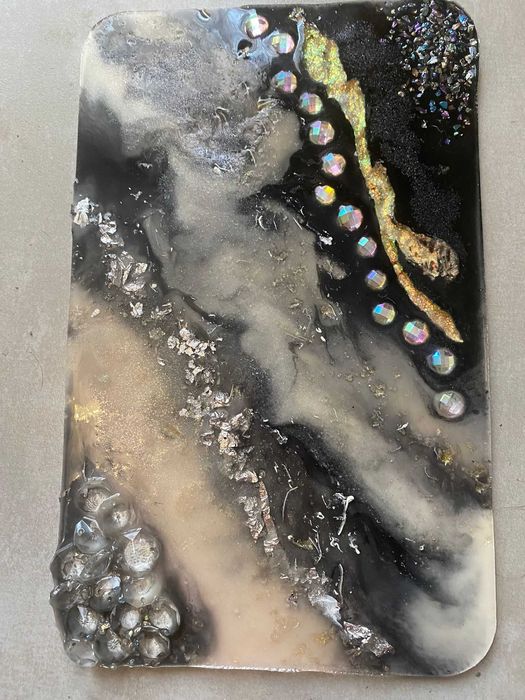 Arte resina abstrata em preto, prata e branco com folha de ouro por NC